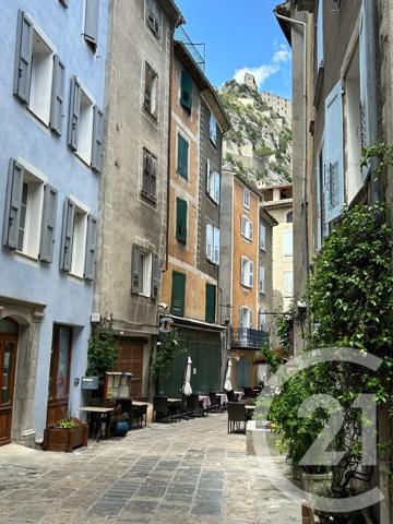 Maison à vendre  4 pièces - 103 m 2   ENTREVAUX  - 04