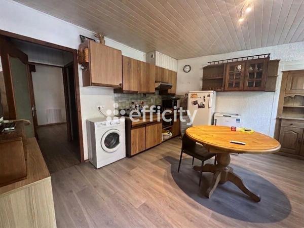 Appartement
         2 pièces
        - 44 m² 119 000 € *
