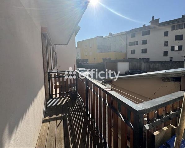 Appartement
         2 pièces
        - 44 m² 119 000 € *