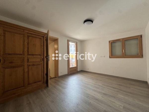 Appartement
         2 pièces
        - 44 m² 119 000 € *