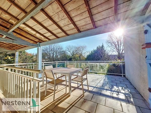 A vendre maison au Gua, 182 m2, 7 pièces, garage double, piscine, sur environ 1800 m²