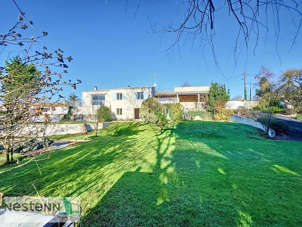 A vendre maison au Gua, 182 m2, 7 pièces, garage double, piscine, sur environ 1800 m²