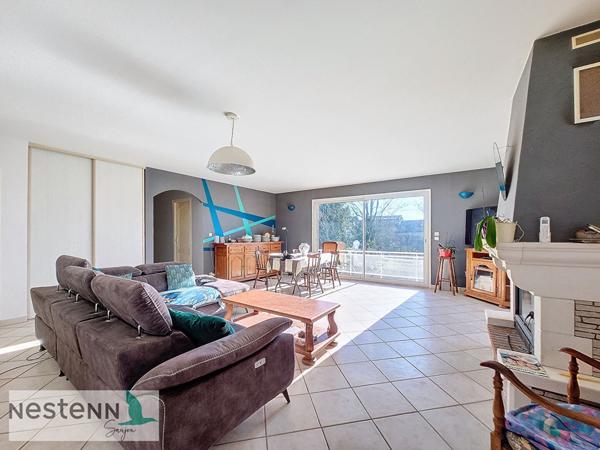 A vendre maison au Gua, 182 m2, 7 pièces, garage double, piscine, sur environ 1800 m²