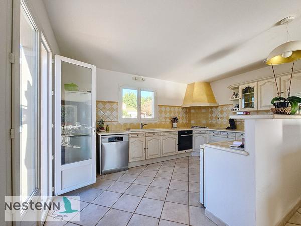 A vendre maison au Gua, 182 m2, 7 pièces, garage double, piscine, sur environ 1800 m²