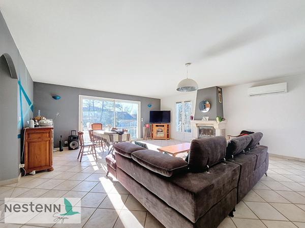 A vendre maison au Gua, 182 m2, 7 pièces, garage double, piscine, sur environ 1800 m²