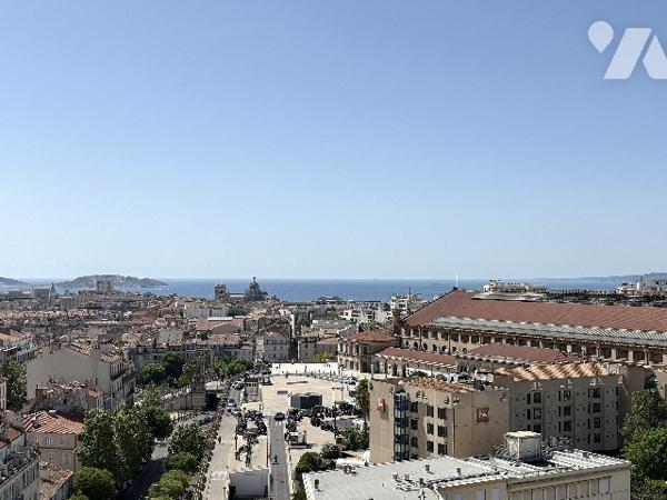 Appartement T4, traversant au 8ème étage avec vue dégagée et vue mer au loin