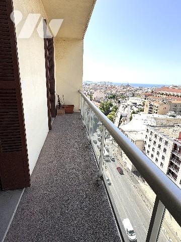 Appartement T4, traversant au 8ème étage avec vue dégagée et vue mer au loin