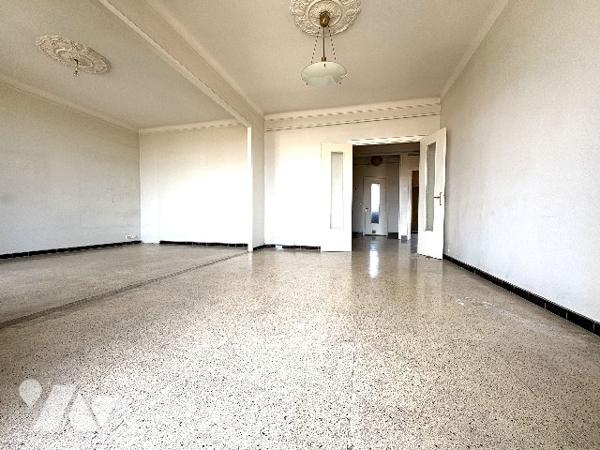 Appartement T4, traversant au 8ème étage avec vue dégagée et vue mer au loin