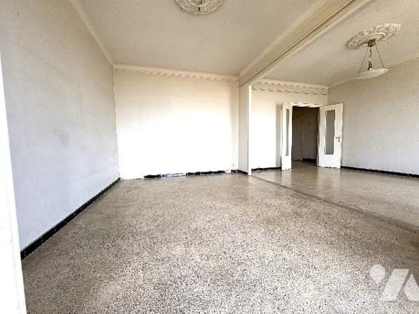 Appartement T4, traversant au 8ème étage avec vue dégagée et vue mer au loin