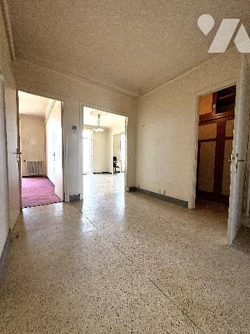 Appartement T4, traversant au 8ème étage avec vue dégagée et vue mer au loin
