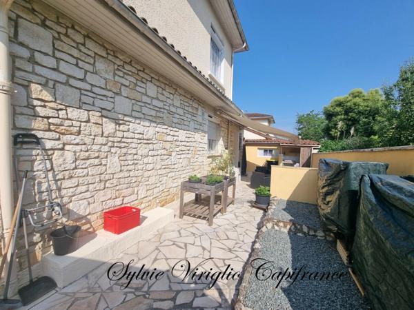Maison centre ville BERGERAC (24) - 2 niveaux - 4 chambres - 2 salles d'eau - garage - terrain 336 m²