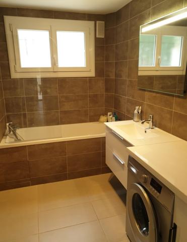 REZ DE VILLA  5 PIECES AVEC TERRASSE ESPACE-VERT CAVE ET PARKINGS - PROCHE CENTRE - ROSERAIE