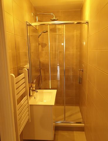 REZ DE VILLA  5 PIECES AVEC TERRASSE ESPACE-VERT CAVE ET PARKINGS - PROCHE CENTRE - ROSERAIE