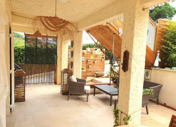 REZ DE VILLA  5 PIECES AVEC TERRASSE ESPACE-VERT CAVE ET PARKINGS - PROCHE CENTRE - ROSERAIE