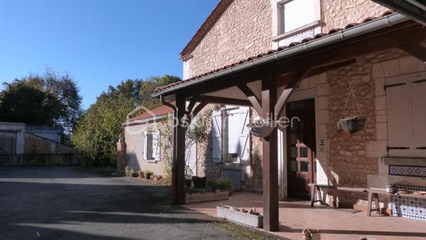 Maison en pierre de 261 m²