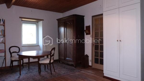 Maison en pierre de 261 m²