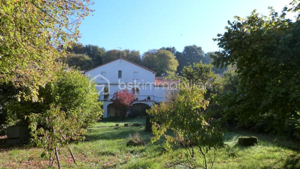 Maison en pierre de 261 m²