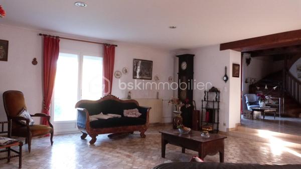 Maison en pierre de 261 m²