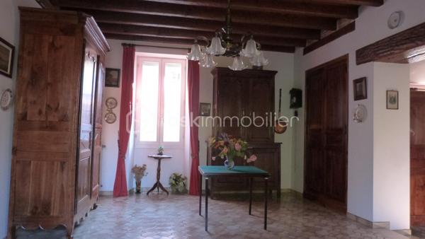 Maison en pierre de 261 m²