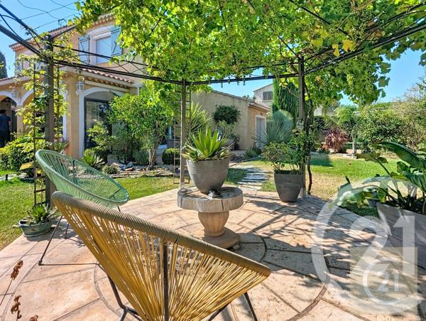 Maison à vendre  5 pièces - 142 m 2   SAUVIAN  - 34