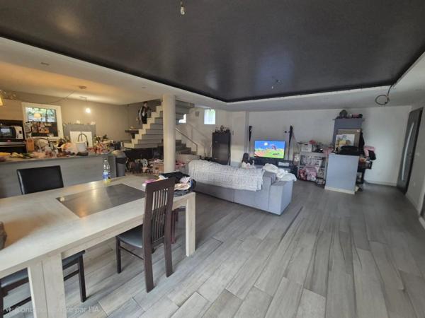 Vente                                                      Maison
                        
                     4 pièces                      123 m2                     à Bévenais