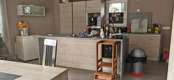 Vente                                                      Maison
                        
                     4 pièces                      123 m2                     à Bévenais