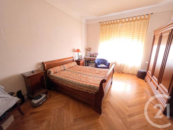 Immeuble à vendre  335 m 2   LANNEMEZAN  - 65