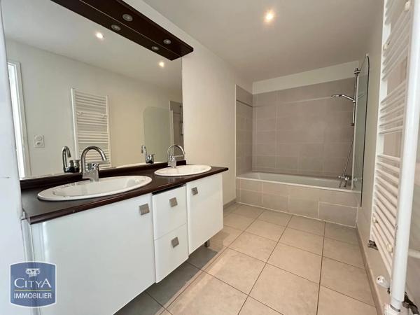 Appartement à louer 3 pièces 86.4m² Avignon (84000)