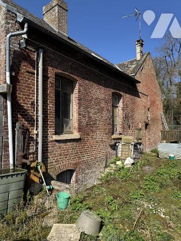 Maison à rénover avec grande parcelle de jardin