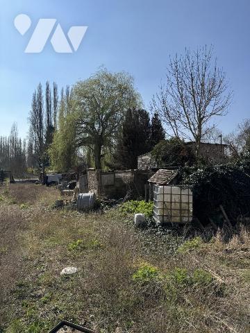 Maison à rénover avec grande parcelle de jardin