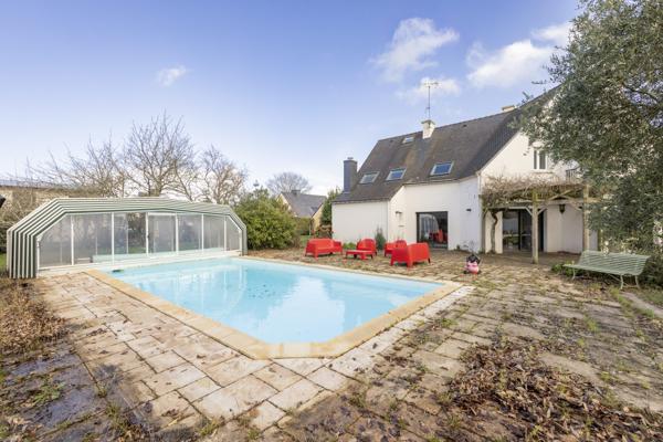 Grande maison familiale au cœur du bourg – SURZUR