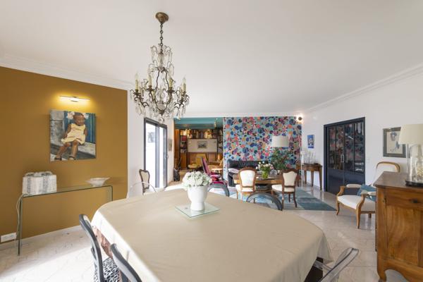 Grande maison familiale au cœur du bourg – SURZUR