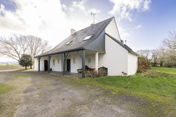 Grande maison familiale au cœur du bourg – SURZUR