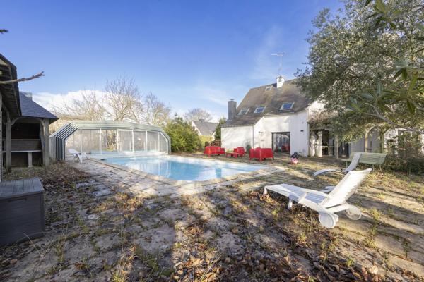 Grande maison familiale au cœur du bourg – SURZUR