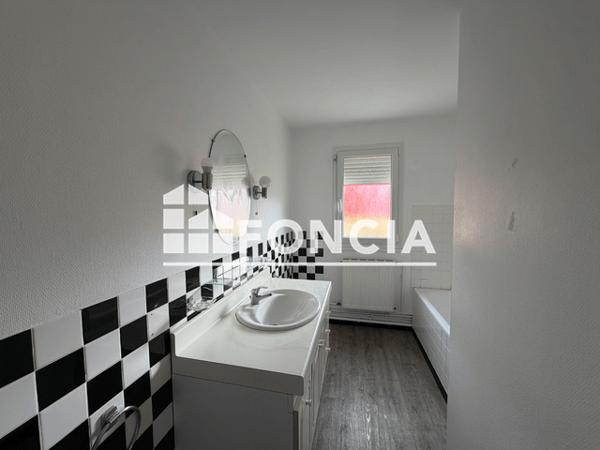 Location Appartement 2 pièces 67.38 m² - 15 RUE GEORGES VARLET Luce 28110