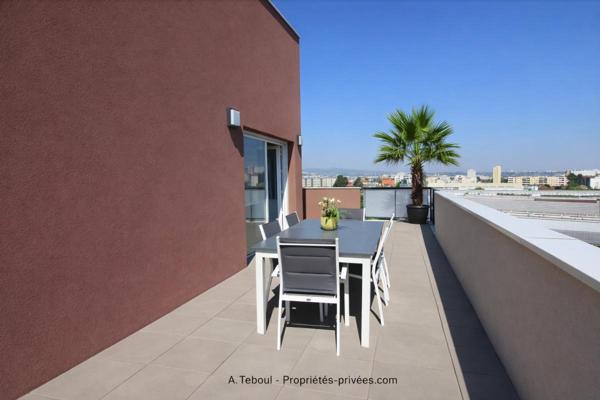DERNIER ÉTAGE - T4 DE 91M² AVEC TERRASSE PLEIN CIEL DE 40m² - VILLEURBANNE (Limite Bron)