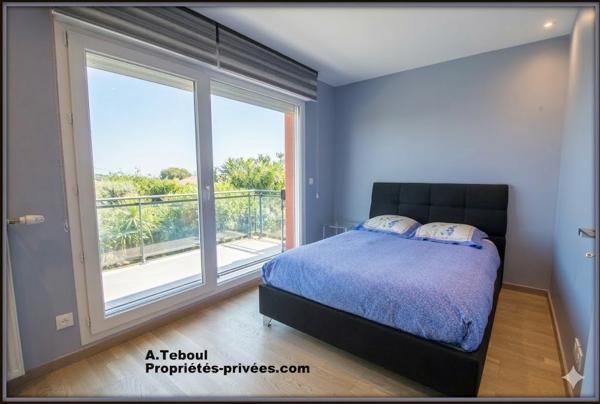 DERNIER ÉTAGE - T4 DE 91M² AVEC TERRASSE PLEIN CIEL DE 40m² - VILLEURBANNE (Limite Bron)