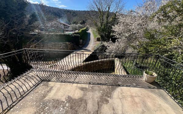 Maison à vendre    3 pièces •  Laval-Saint-Roman