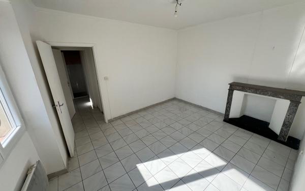 Maison à vendre    3 pièces •  Laval-Saint-Roman