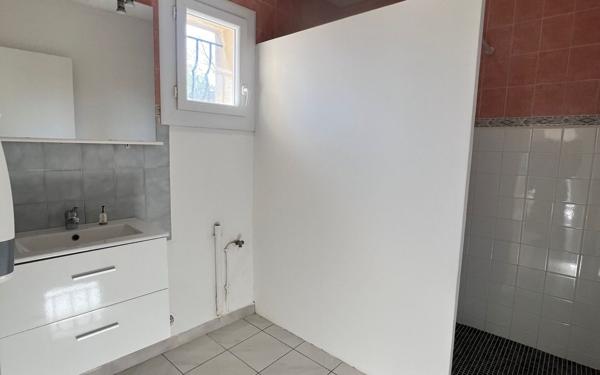 Maison à vendre    3 pièces •  Laval-Saint-Roman