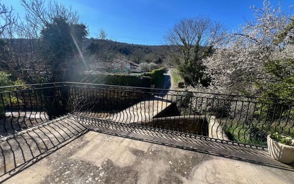 Maison à vendre    3 pièces •  Laval-Saint-Roman