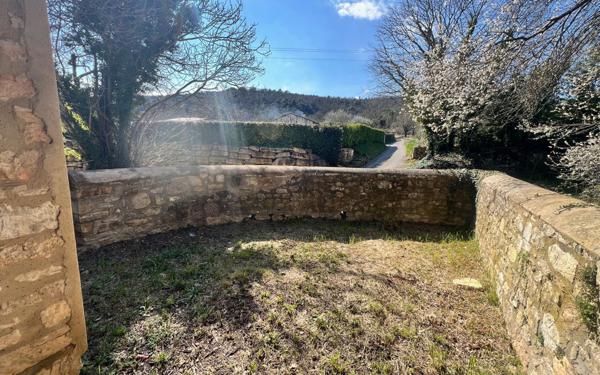 Maison à vendre    3 pièces •  Laval-Saint-Roman