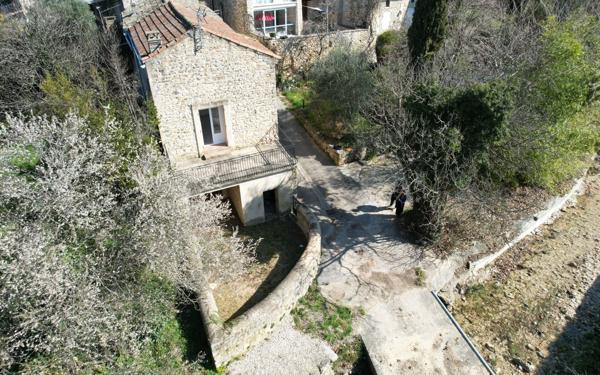 Maison à vendre    3 pièces •  Laval-Saint-Roman