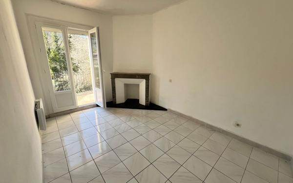 Maison à vendre    3 pièces •  Laval-Saint-Roman