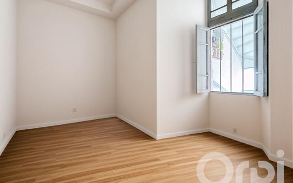 Appartement à vendre    3 pièces •  Orange