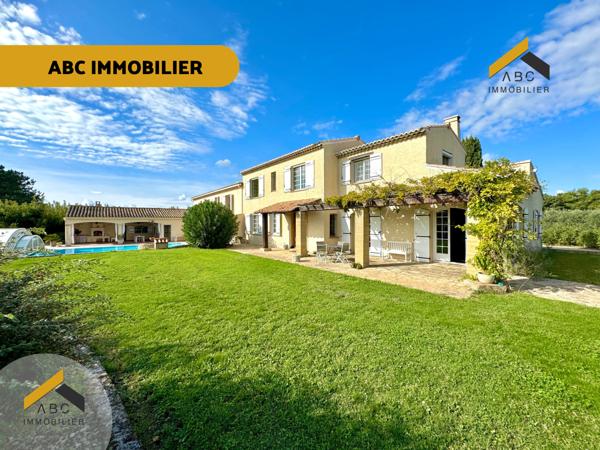 Camaret-sur-Aigues (84850) Camaret - Mas de 350M2 avec piscine et champ d'oliviers