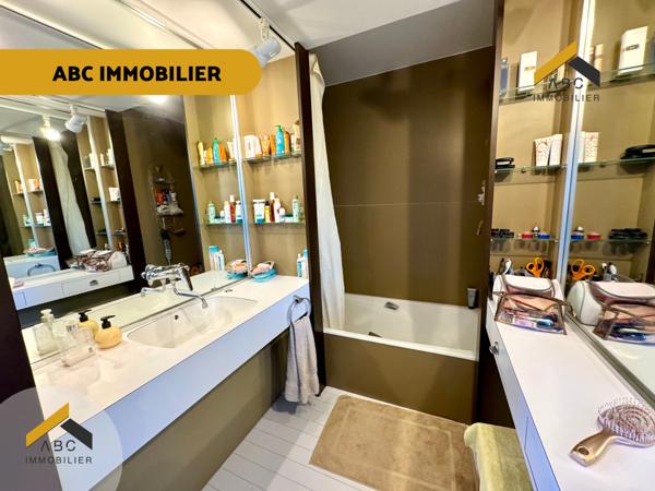 Camaret-sur-Aigues (84850) Camaret - Mas de 350M2 avec piscine et champ d'oliviers