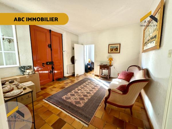 Camaret-sur-Aigues (84850) Camaret - Mas de 350M2 avec piscine et champ d'oliviers