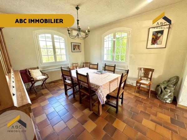 Camaret-sur-Aigues (84850) Camaret - Mas de 350M2 avec piscine et champ d'oliviers