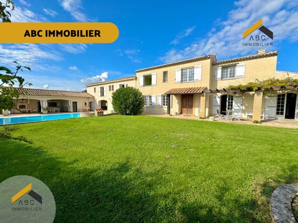 Camaret-sur-Aigues (84850) Camaret - Mas de 350M2 avec piscine et champ d'oliviers